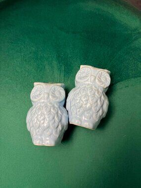 Cracker Barrel Blue Owl Ceramic Salt & Pepper Shakers Farmhouse Cottagecore Set